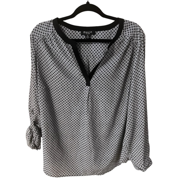Dalia Tops - A Dalia black and white blouse in size 1X